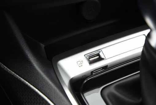 标致408手机投屏教程，标致408怎么连接carplay/carlife