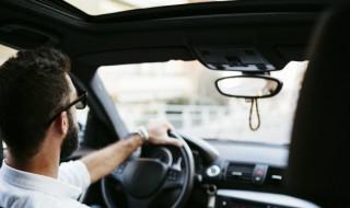 空调水滴在汽车上该怎么清洗 空调水滴在汽车上该如何清洗