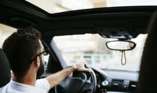 小王的汽车占了消防通道拒不挪车被强制拖走拖车费由谁来付 强制拖车拖车费的相关知识