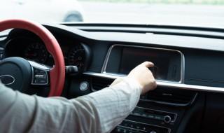 汽车鸟屎痕迹怎么去除，鸟屎留在车上的痕迹怎么去除