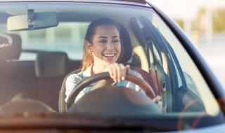 奥迪q5大灯总成更换步骤（奥迪Q5大灯灯罩更换）